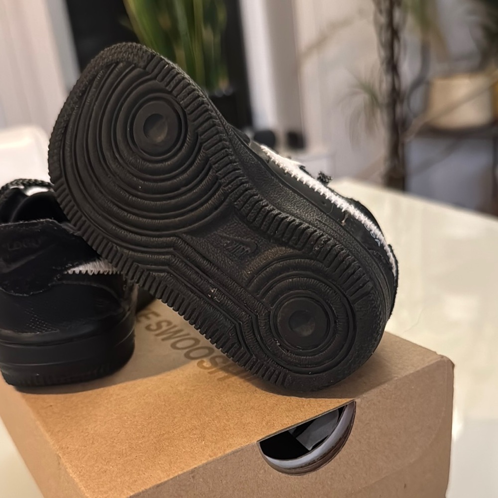 Off White x Nike Force 1 Toddler Sneakers - size 6c - Picture 6 of 7